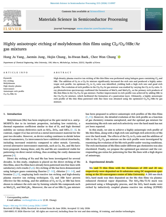 Highly anisotropic etching of molybdenum thin films using Cl2/O2/HBr/Ar gas mixtures
